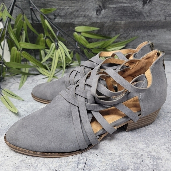 ARider Girl | Gray Strappy Criss Cross Low Heel Booties Shoes Size 7.5 - Picture 5 of 10